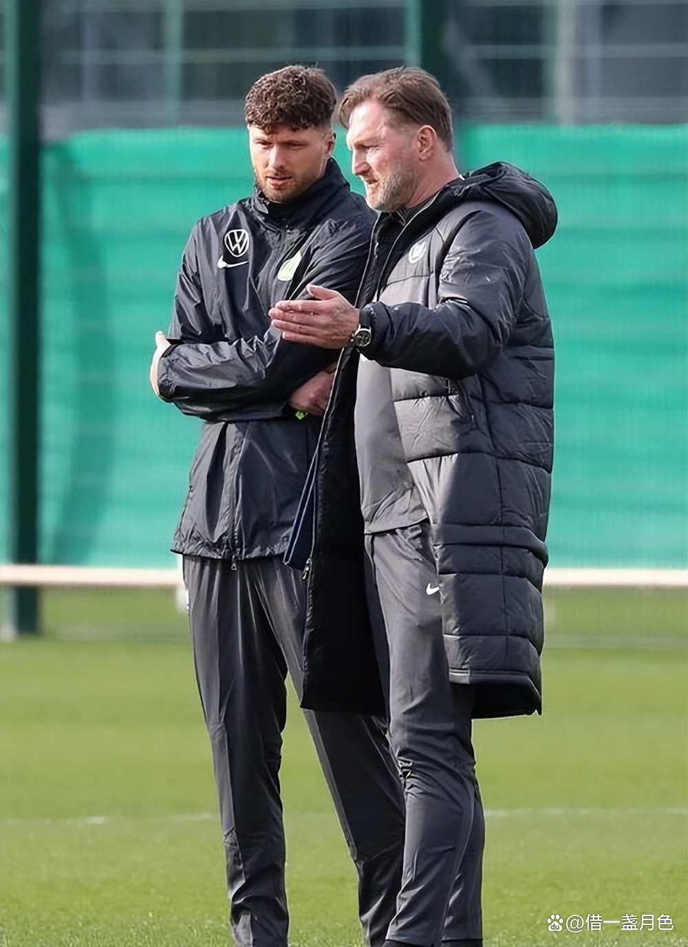 沃尔夫斯堡前锋波梅尔神勇破门，多特蒙德防线不堪一击的简单介绍